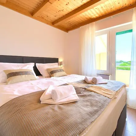 Apartament Adria Danka *