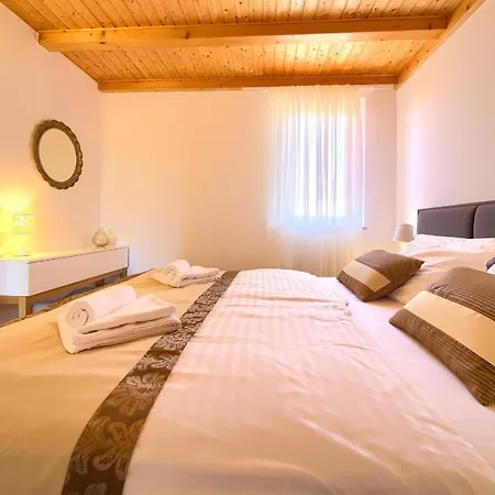 Apartament Adria Danka *